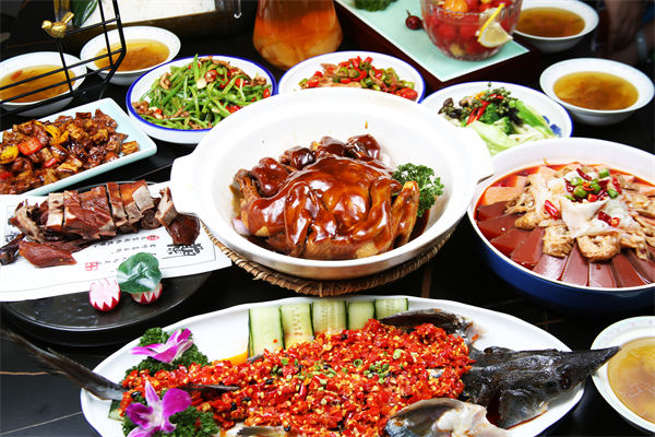 今年擴(kuò)消費(fèi)怎么干？各大企業(yè)如何根據(jù)政策發(fā)力？